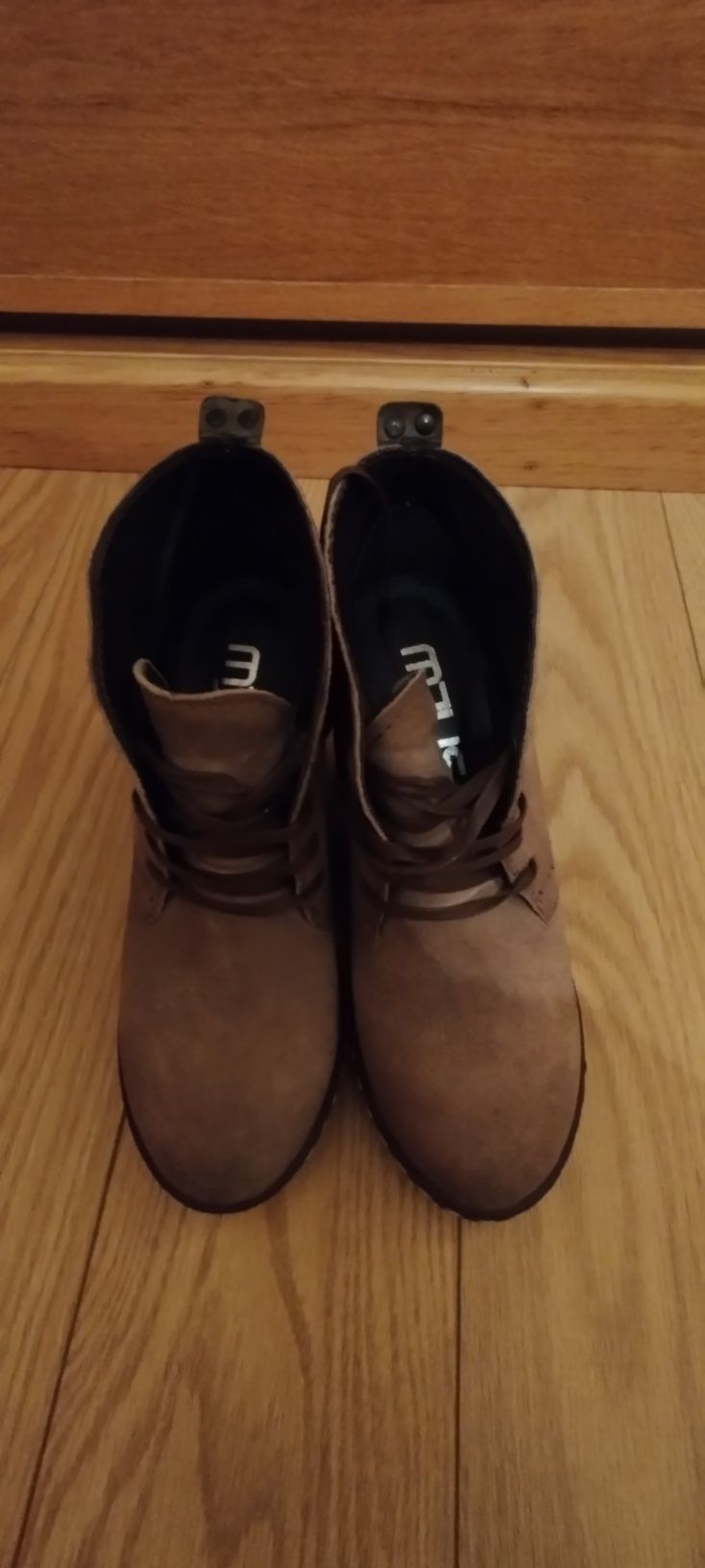 Botas de mulher em pele