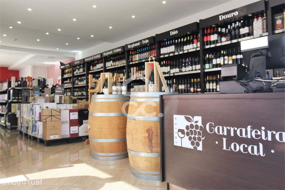 Garrafeira de 100m2  em Fernão Ferro para Trespasse