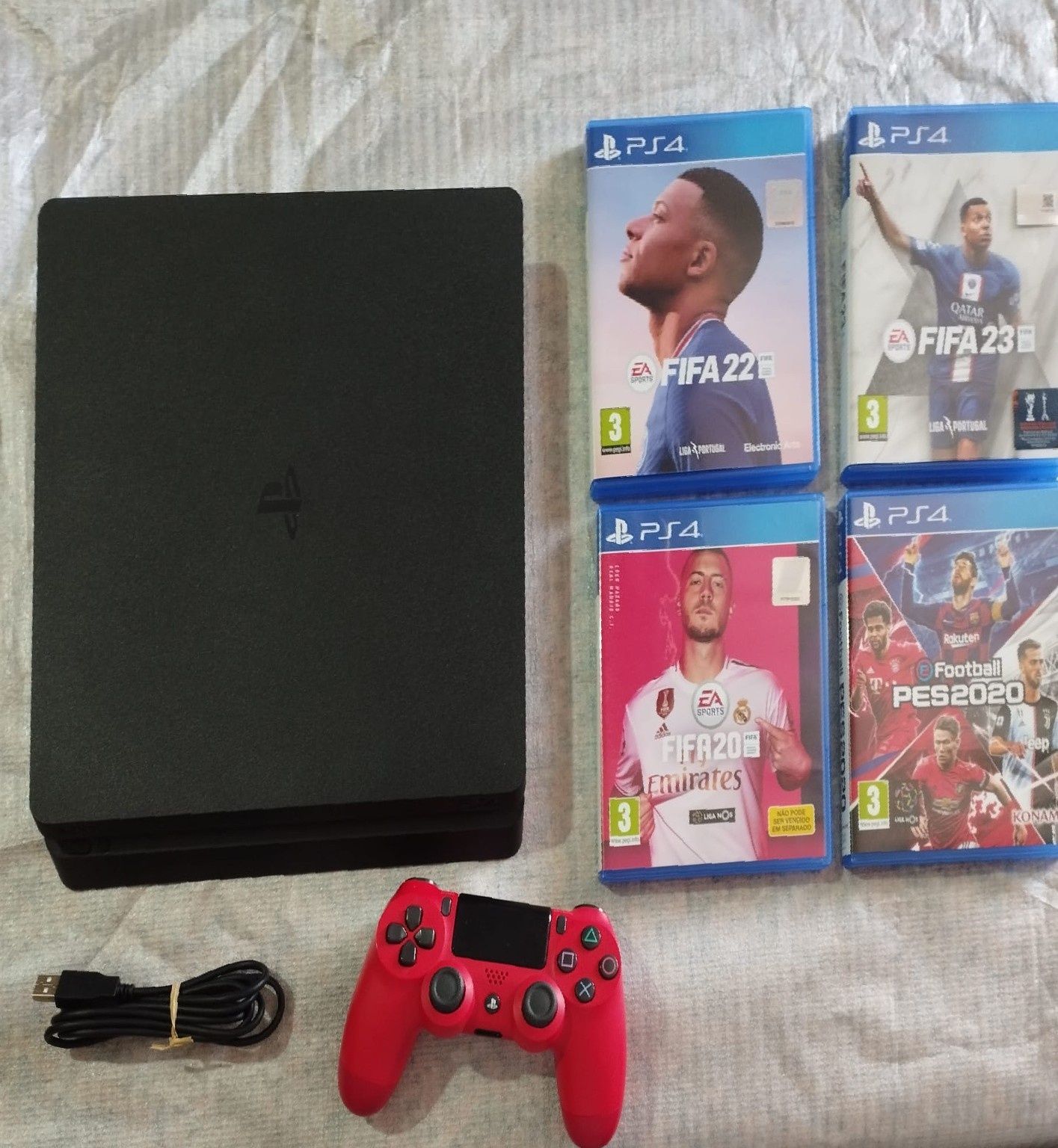 PS4 1Tb + Comando + 4 jogos