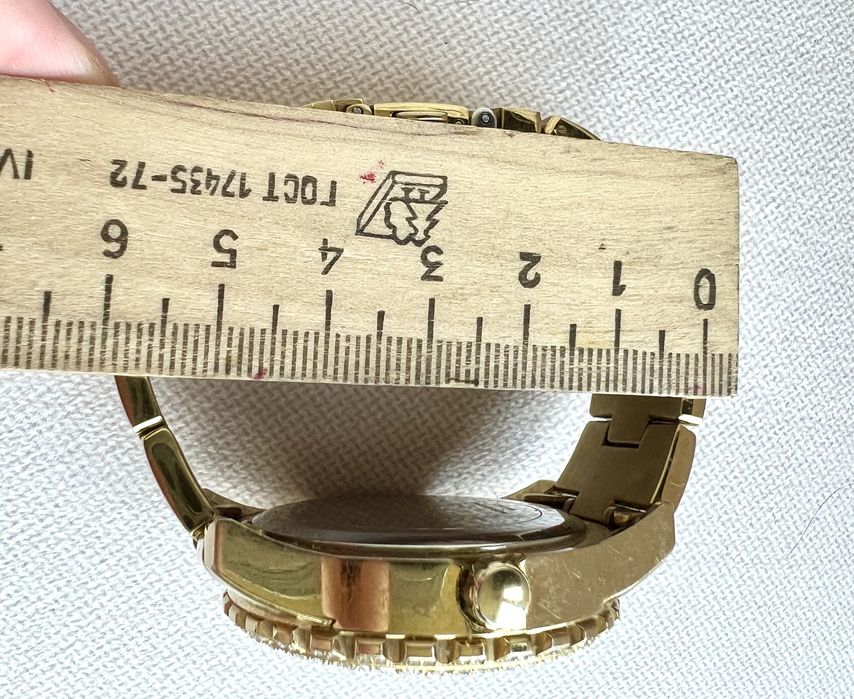 Продам Женские часы Guess
