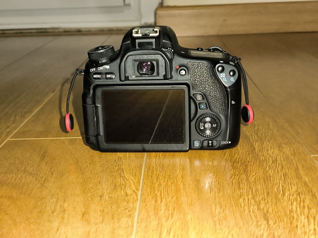 Câmara Canon 760D em ótimo estado com bateria e carregador originais