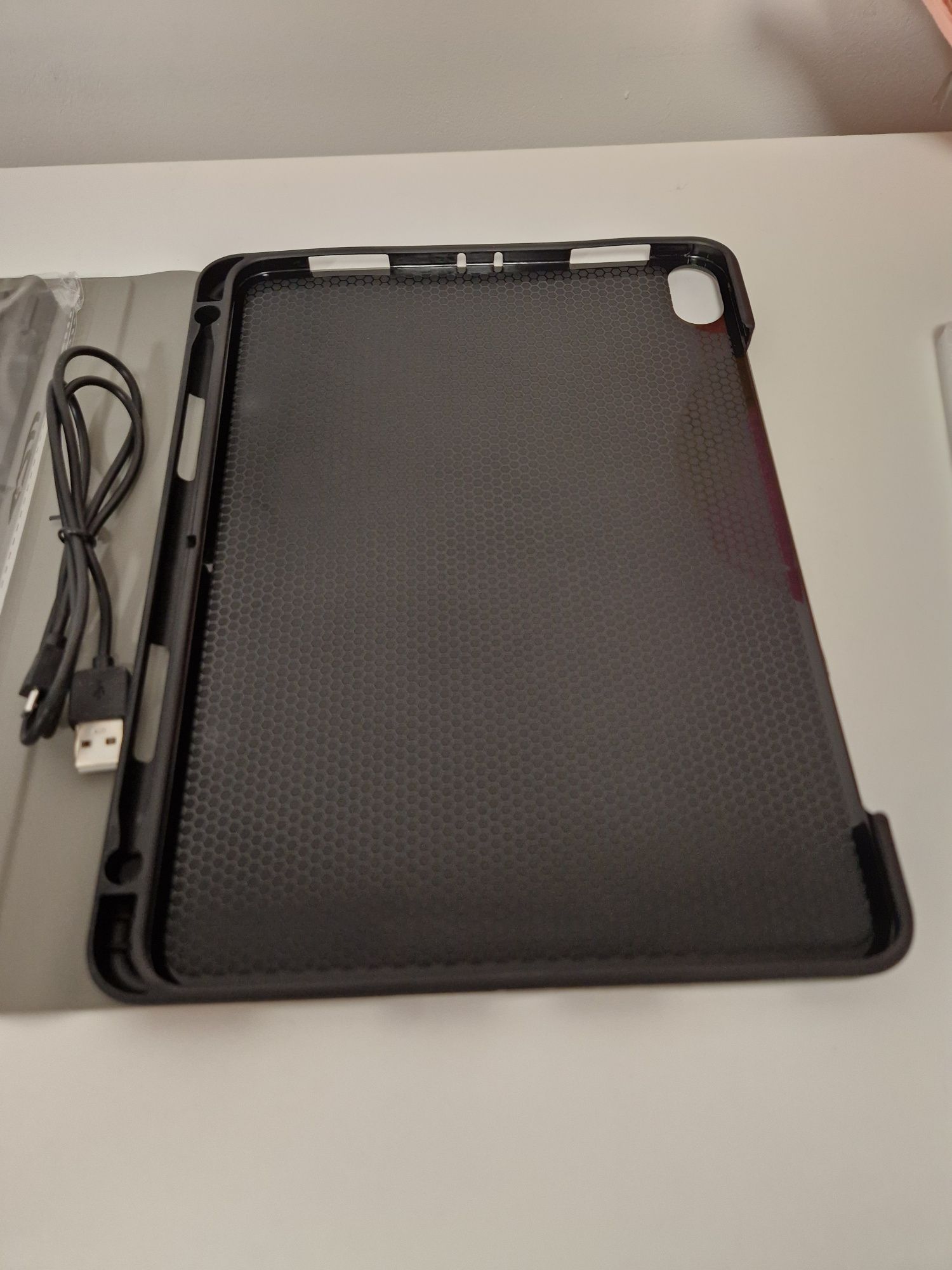 Etui z bezprzewodową klawiaturą do IPAD'a 11 PRO