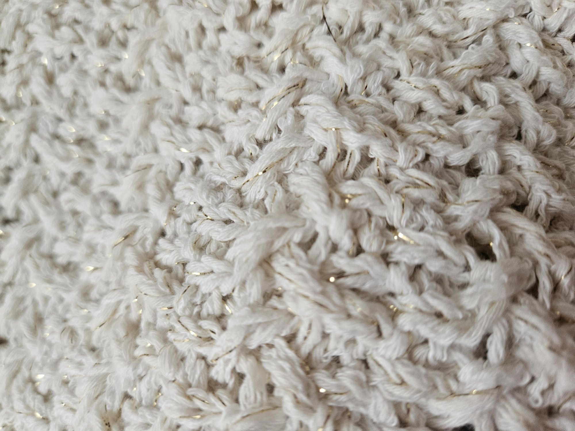 Zara bialy kardigan ze złotą nitką nowy M