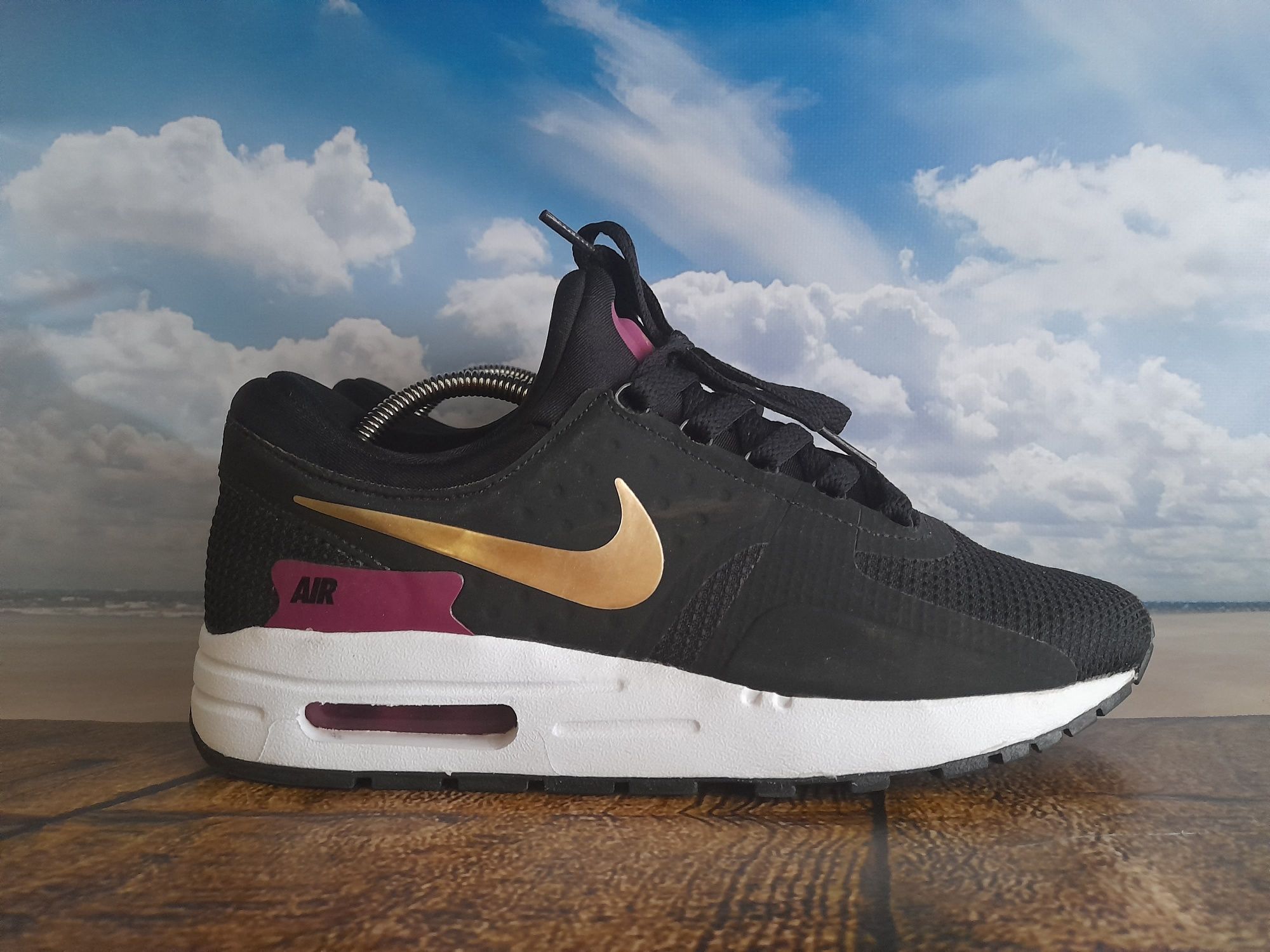 Nike Air Max Zero Essential жіночі кросівки оригінал