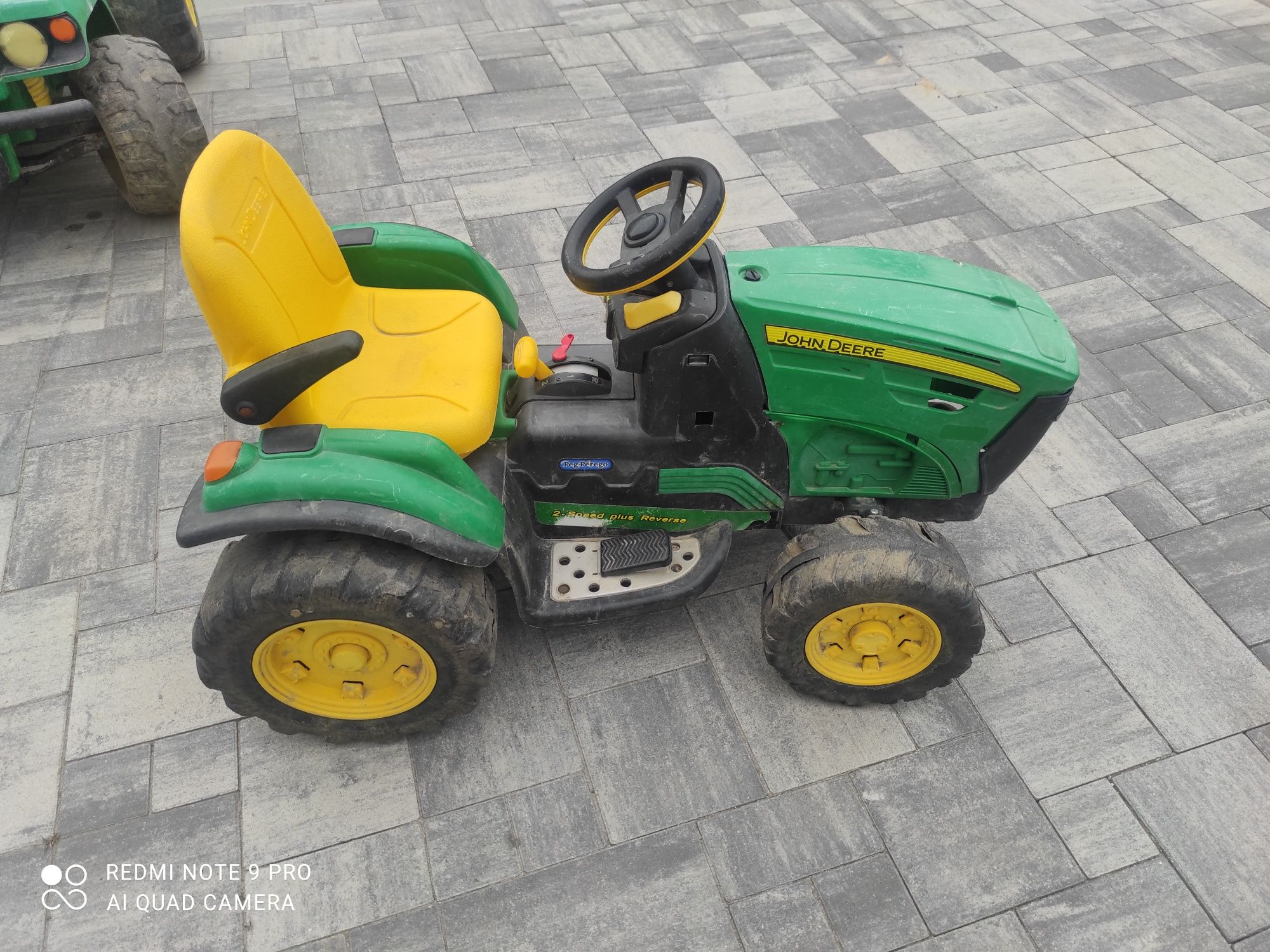 Traktorek John Deere