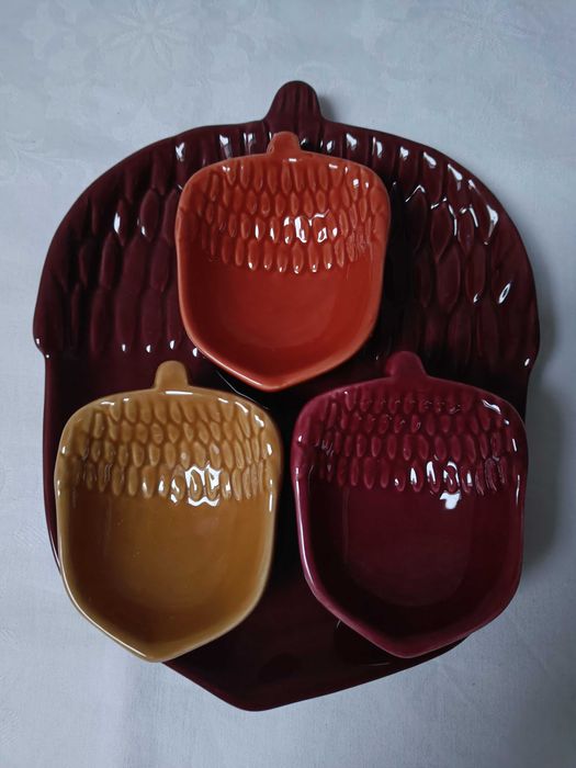Ceramiczny zestaw do serwowania: talerz i 3 miseczki na sosy PRIMARK