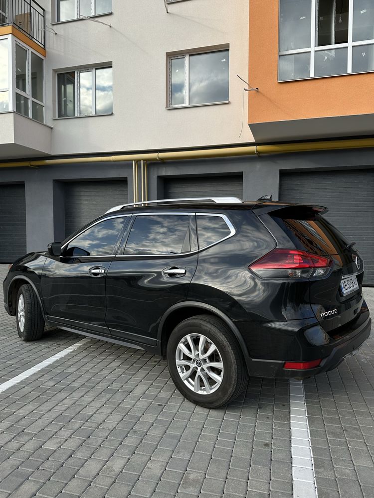 Nissan rogue SV AWD 2018