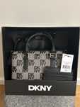 DKNY Bryant Park Duffle + GRATIS