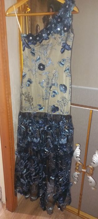 Вечірня ,весільні сукня.