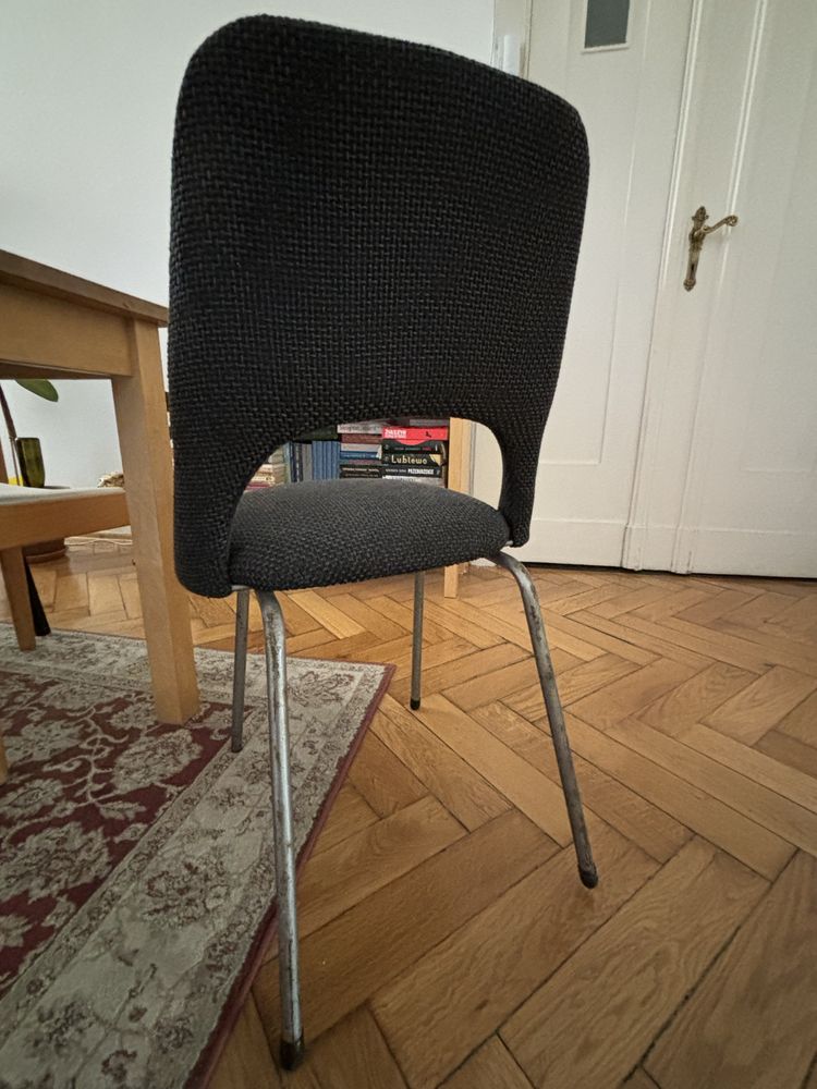 Krzeslo Muszelka z wymieniona tapicerka vintage prl