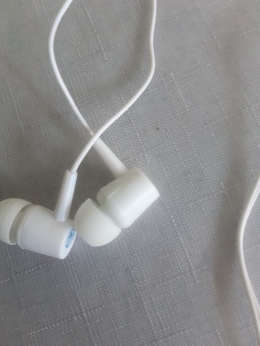 Słuchawki przewodowe. Nowe