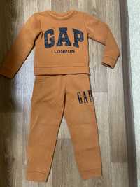 Дитячий теплий костюм GAP (розмір 110)