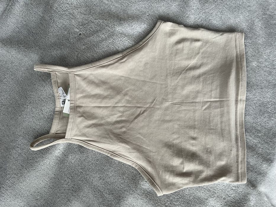 Top z dekoltem halter