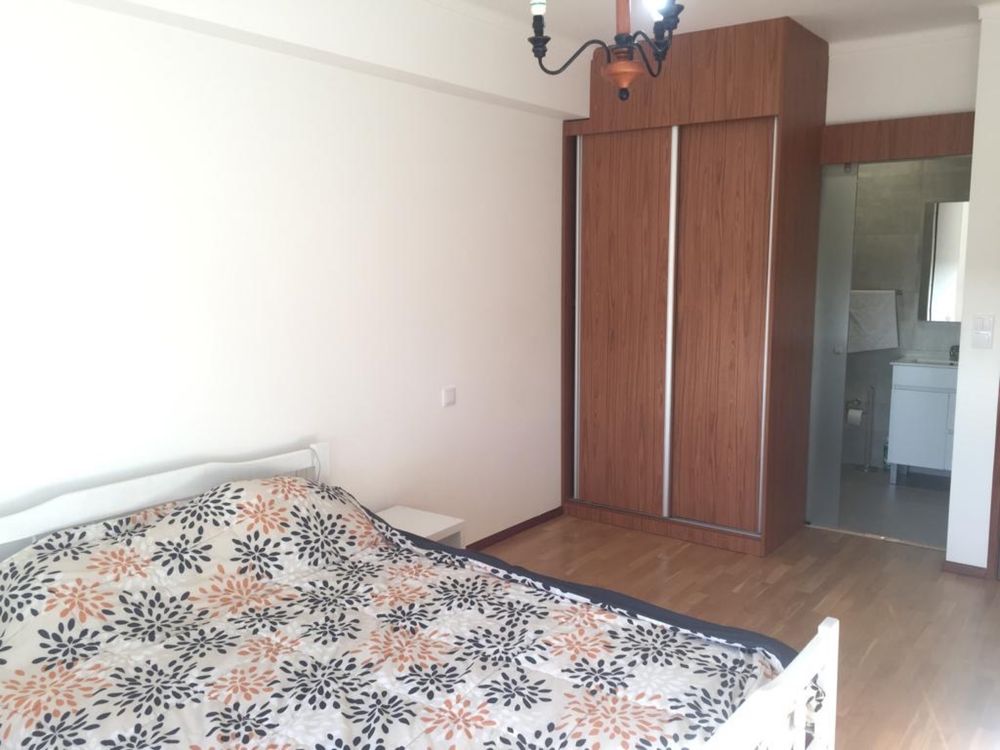 Arrendo suite+ 2 quartos mensal, ou apto T3 inteiro