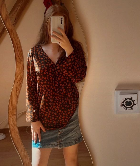 Czarna na długi rękaw w czerwone serduszka L | wysyłka w 24h od zakupu