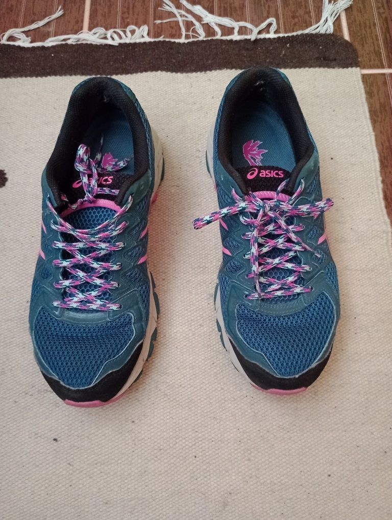 Оригінальні жіночі кросівки Asics