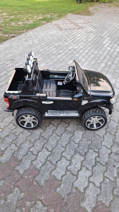Samochód elektryczny ford