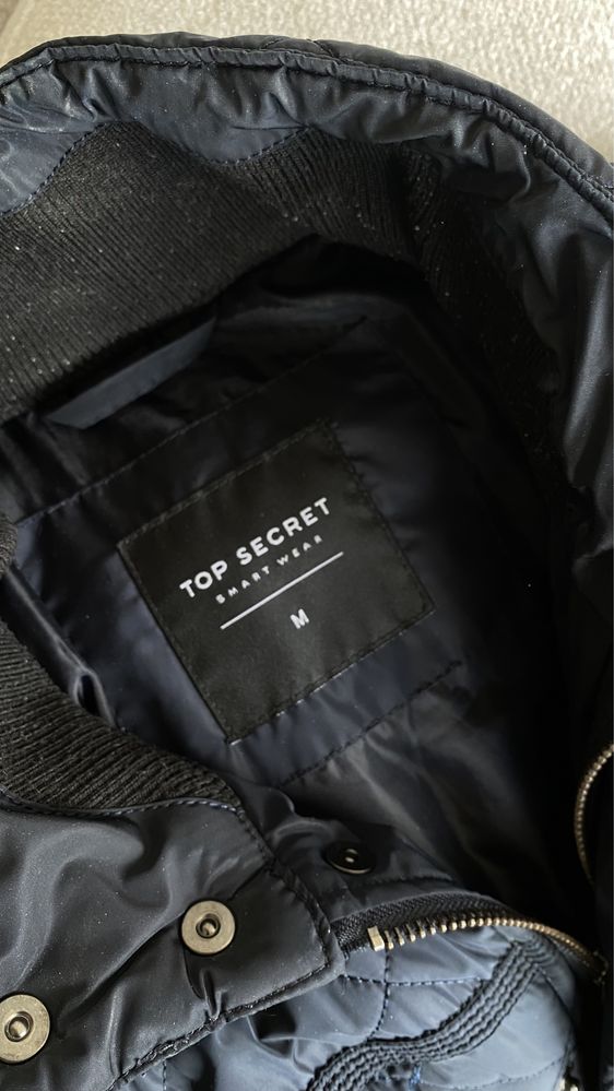 Granatowa męska pikowana kurtka M 38 Top Secret puchowa Arket COS