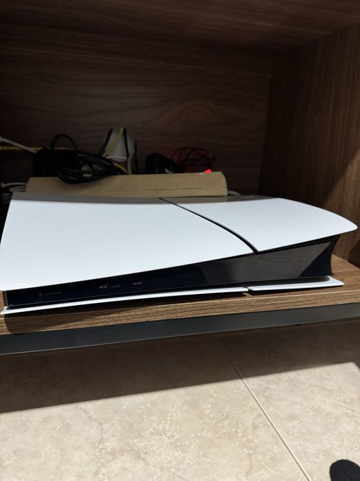 PS5 Digital 1TB + 2 comandos + Conta PSPLUS