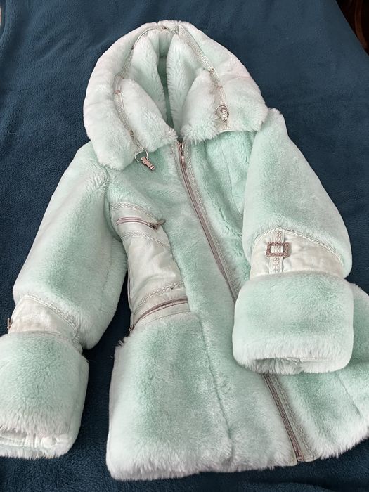 дитяча шубка бірюзового кольору