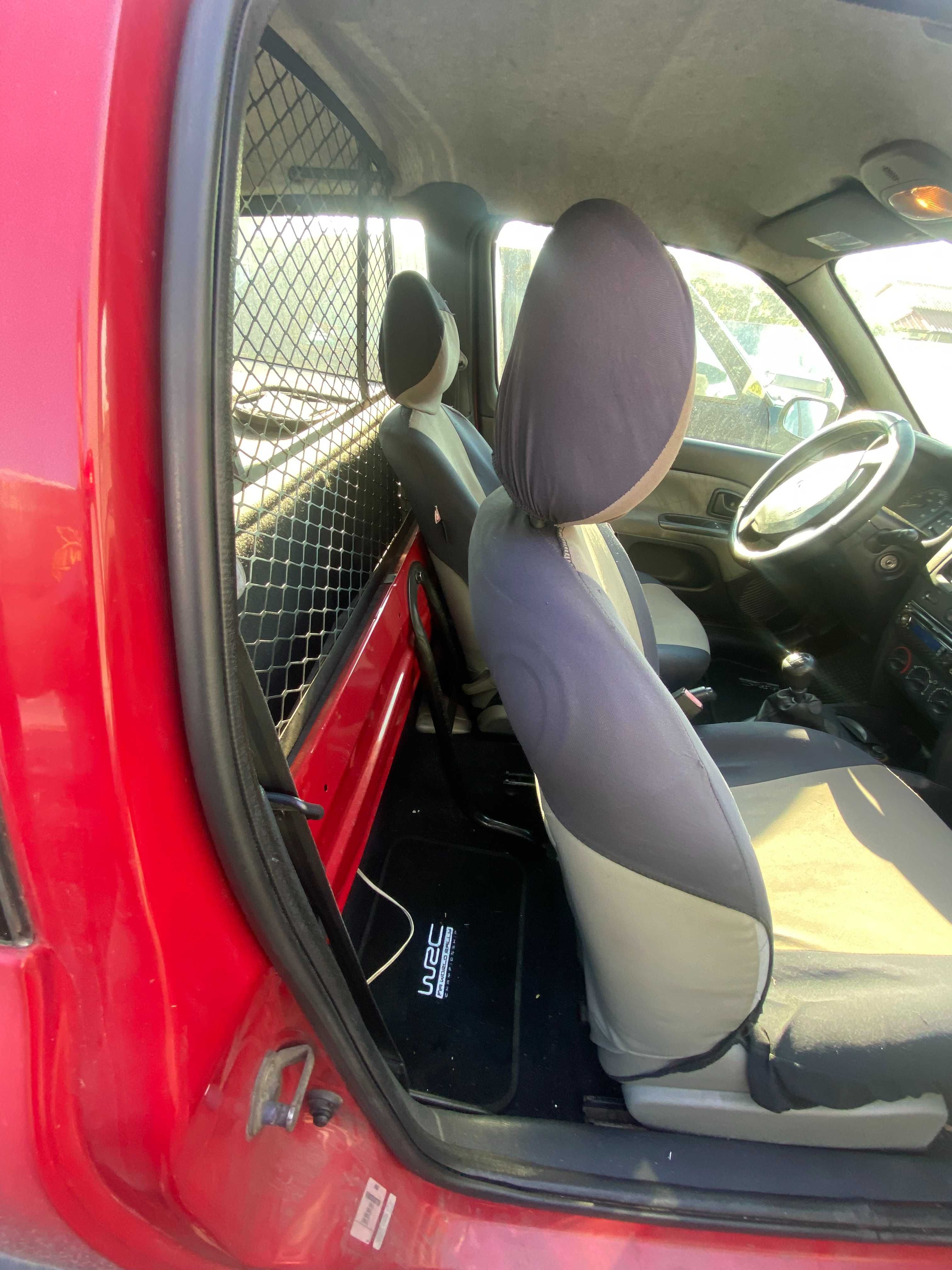 Renault Clio II Comercial 2002 – 1.5 dCi – Avariado