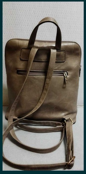 Mochila bege de senhora