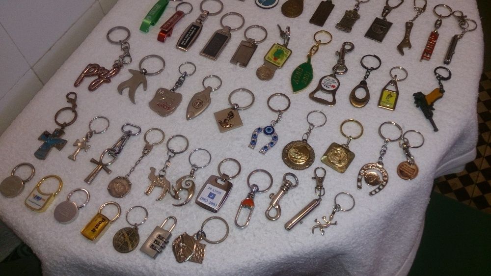 70 porta-chaves em metal (diversos)