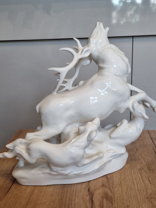 Duża figurka porcelanowa jeleń pies polowanie psy porcelana jelenia