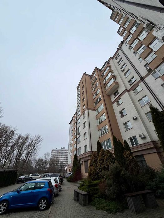 Продаж 1-кімнатної квартири з краєвидом на річку