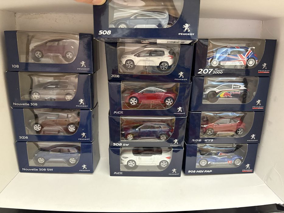 Kolekcja samochodow resorakow modele peugeot