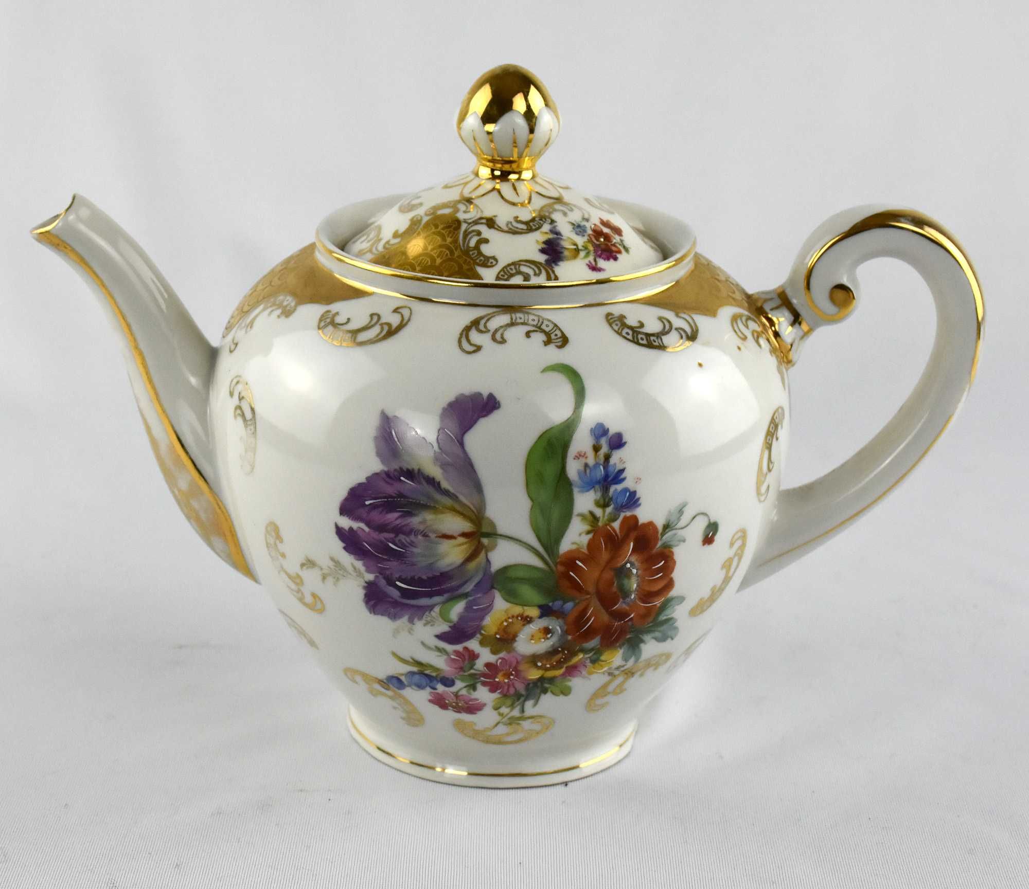 Bule em porcelana Artibus decorado com flores e ouro