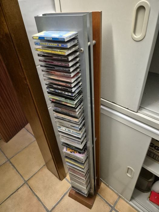 Vendo torre para colocar 60 cd's
