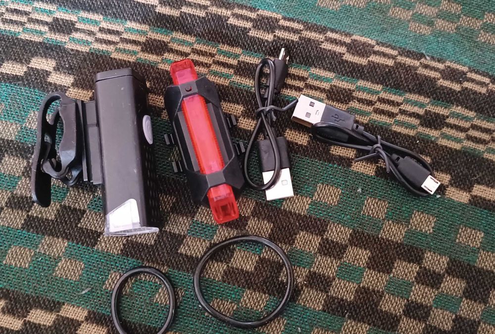 Велофара набор на аккумуляторе фара и задний стоп красный