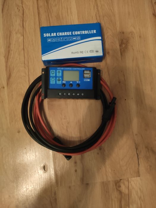 Panel fotowoltaiczny do ładowania akumulatora 12V przyczepa kempingowa