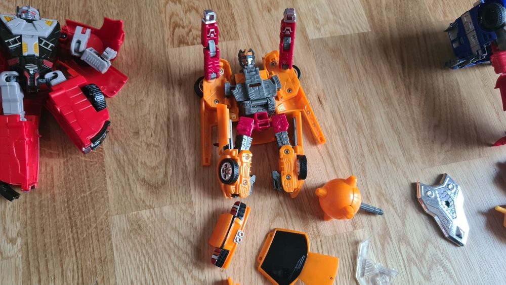 Ящик з інструментами,трансформери машини, інструменти, машинки