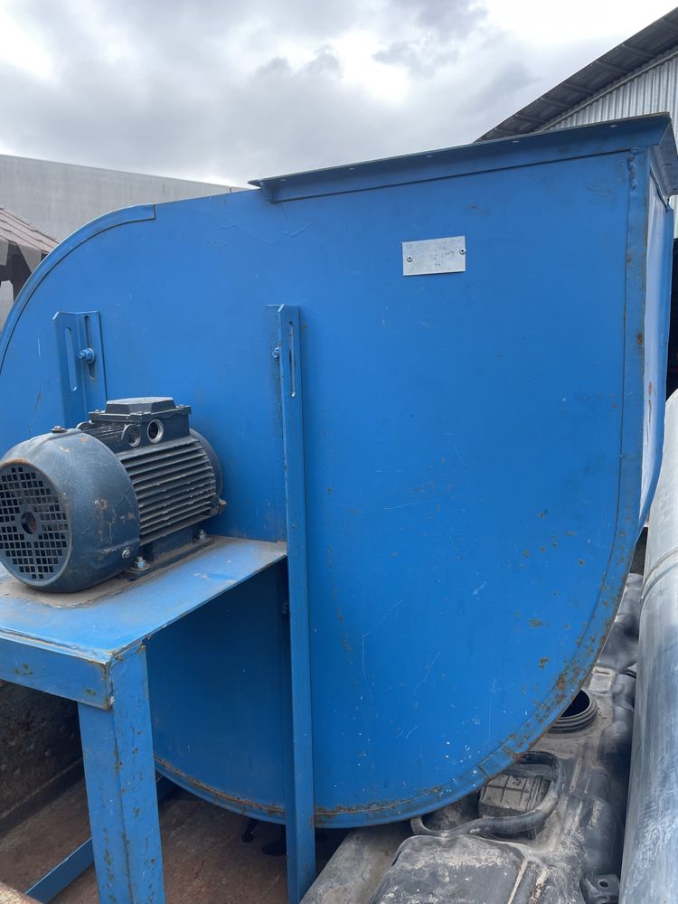 Продам промислову витяжку ,, уліткуʼʼ