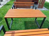 Zestaw mebli ogrodowych w typu loft stół z dwiema ławkami