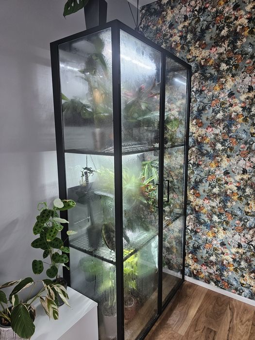 Witryna dla roslin Rowdcrafts robiona na zamówienie loft szklarnia
