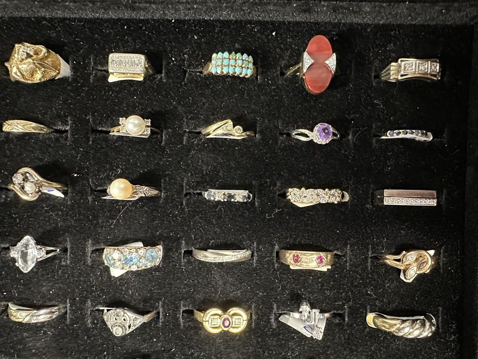 Pierścionek 585 z brylantem 330 zl za gram