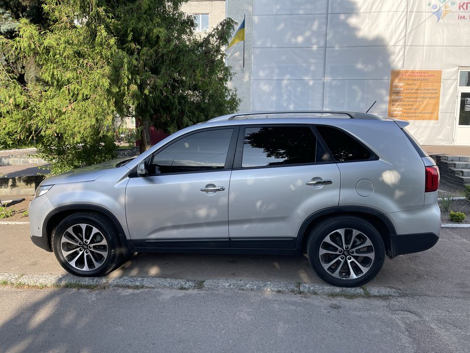 Автомобіль на повному ходу