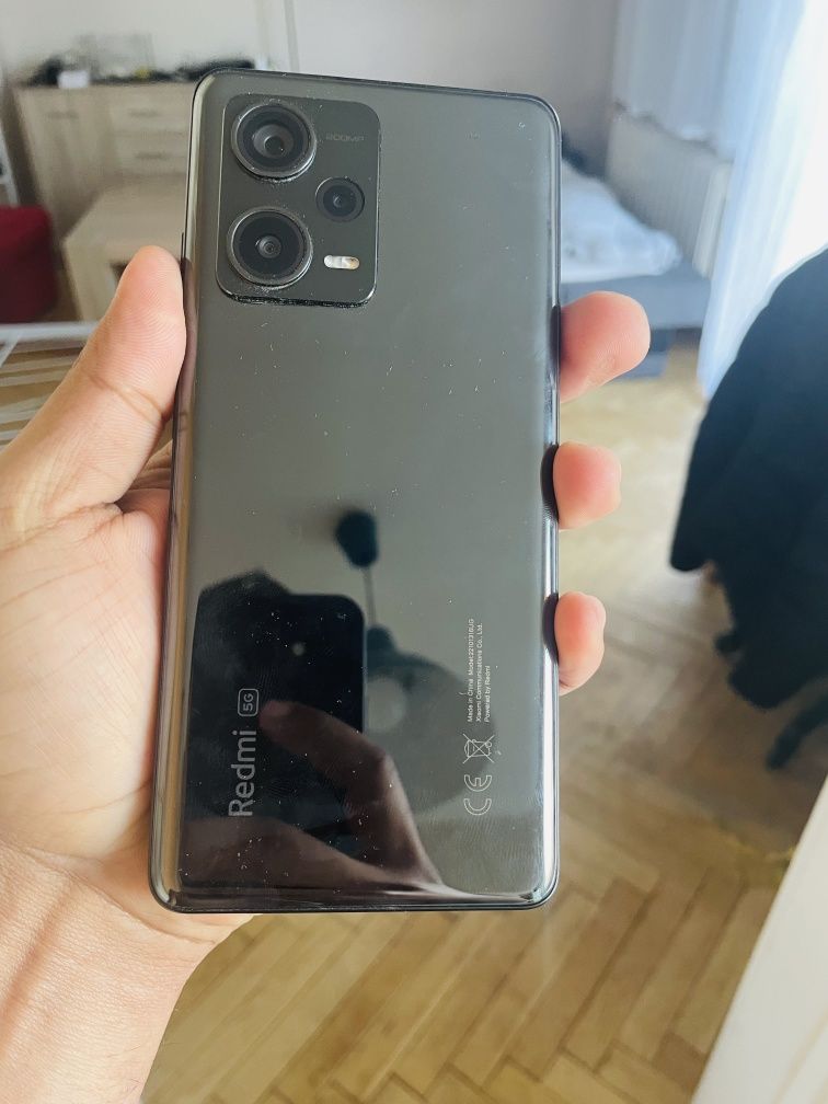 Telefon jest zupełnie nowy, bez żadnych problemów, używany zaledwie pr