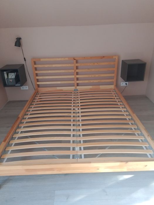Rama łóżka Ikea ze stelażem