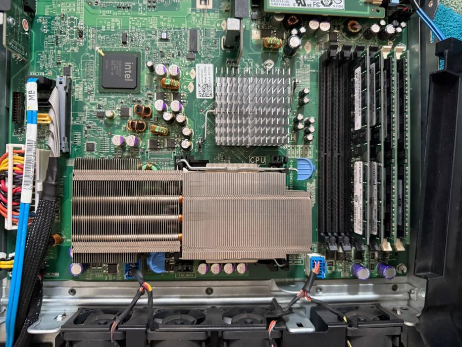 Serwer 1U DELL PowerEdge R300 z dodatkami