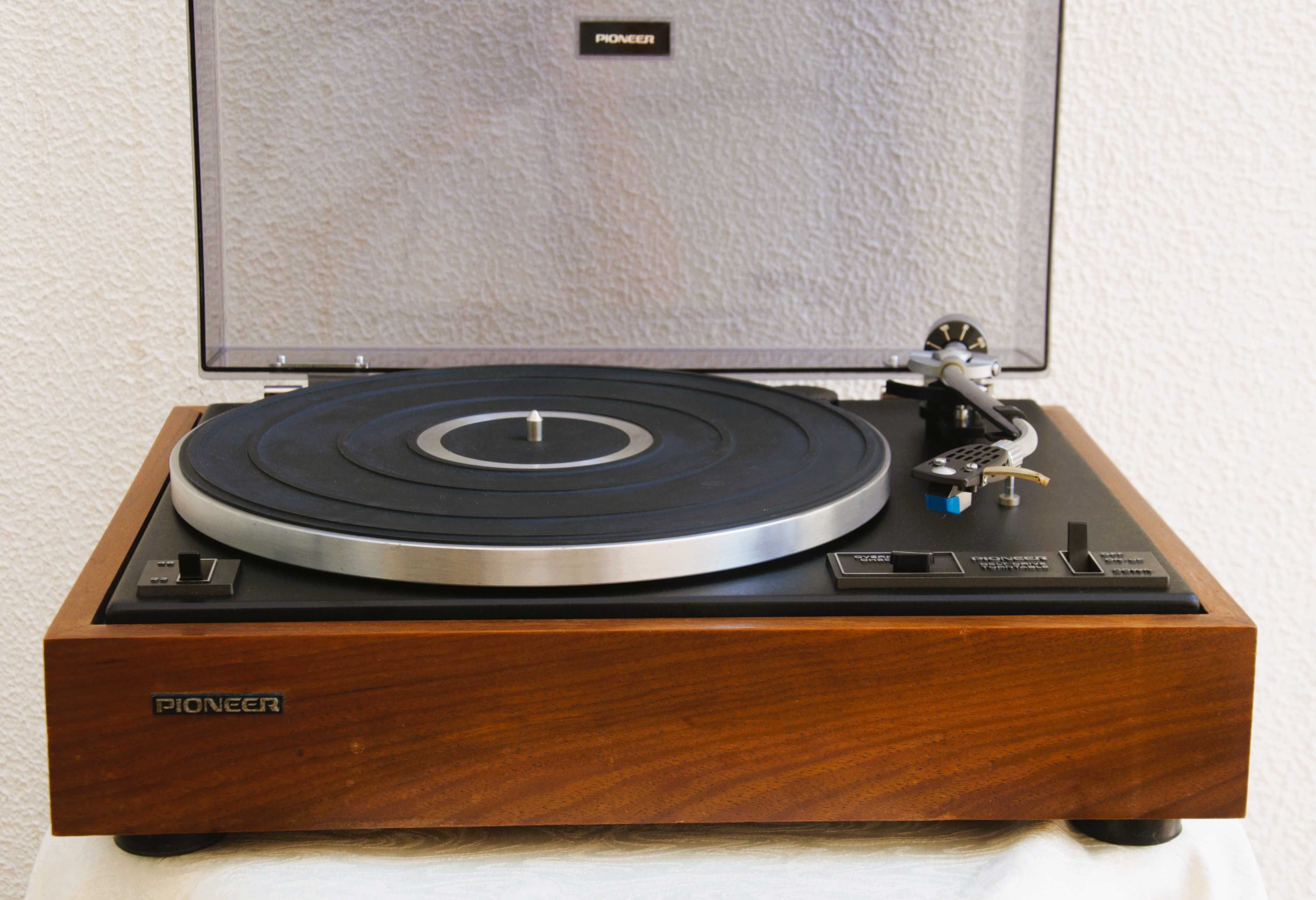 Pioneer  PL 12E Stereo Turntable