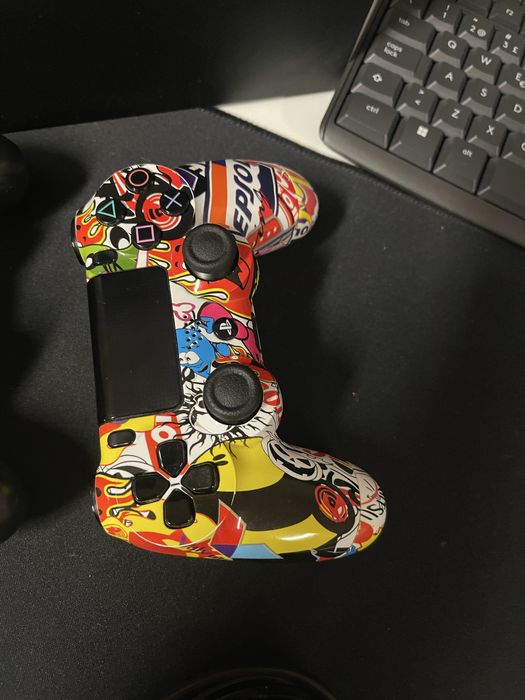 Playstation 4 + 2 comandos