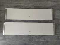 Biała półka ścienna IKEA BERGSHULT 120cm srebrny wspornik GRANHULT