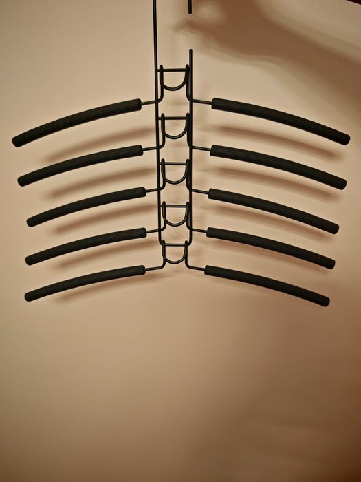 Wieszak na kilka bluzek muliwieszak