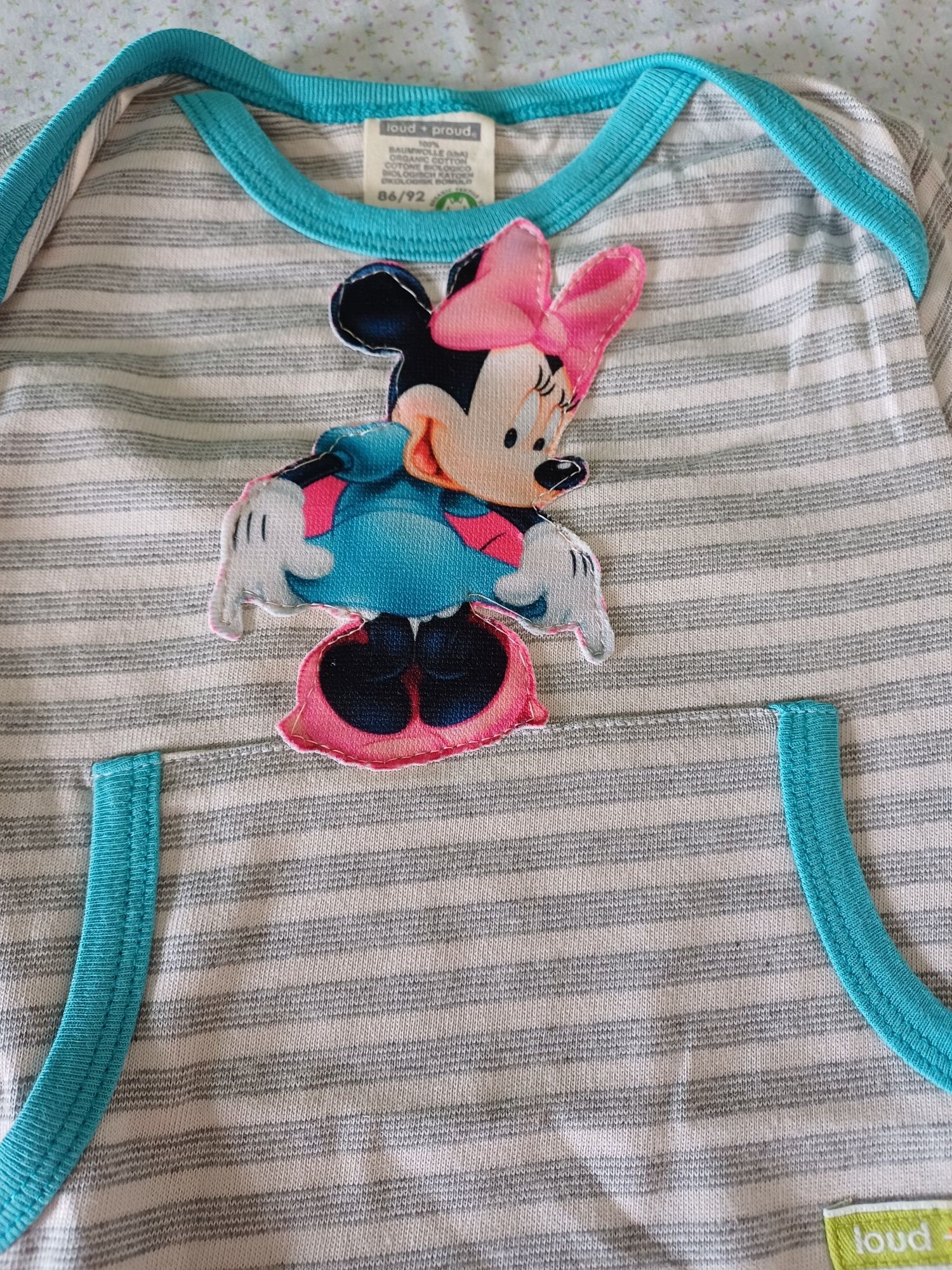 Vestidos novos para crianças.