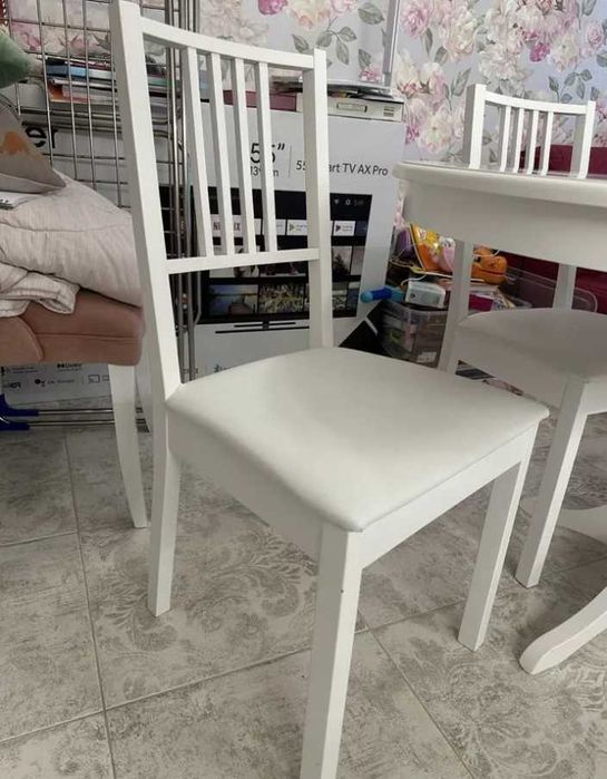 Кухонный стол и стулья