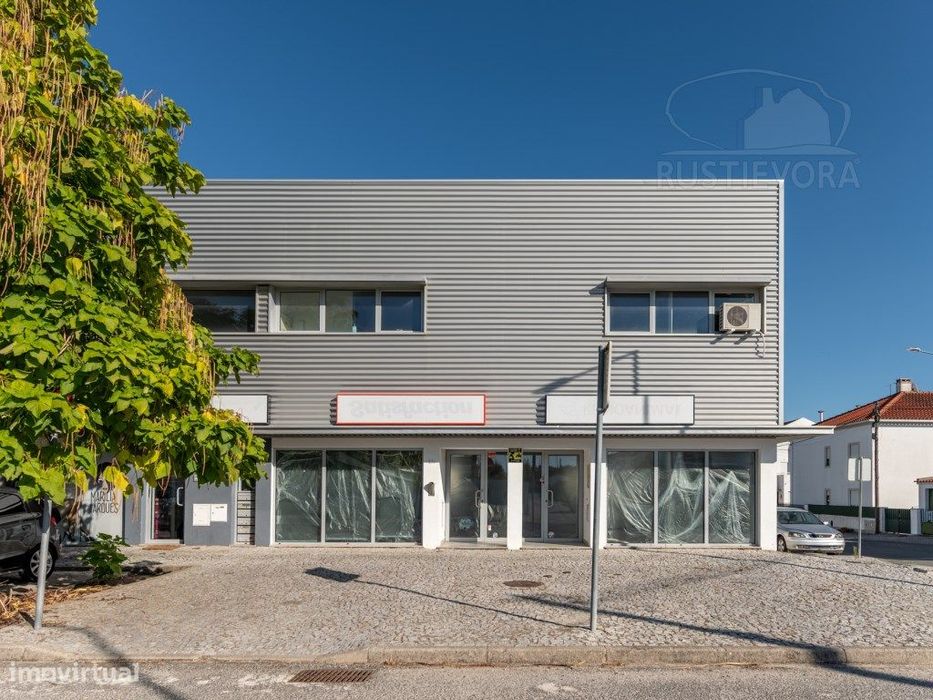 Espaço Comercial de rés-do-chão